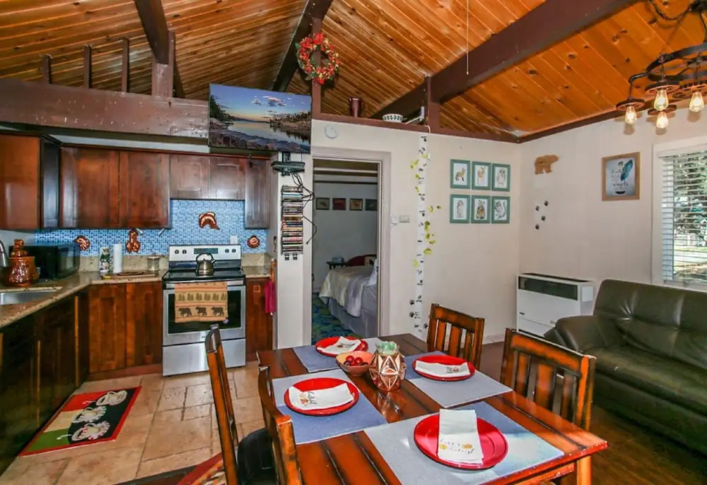 Bear Tracks Cabin