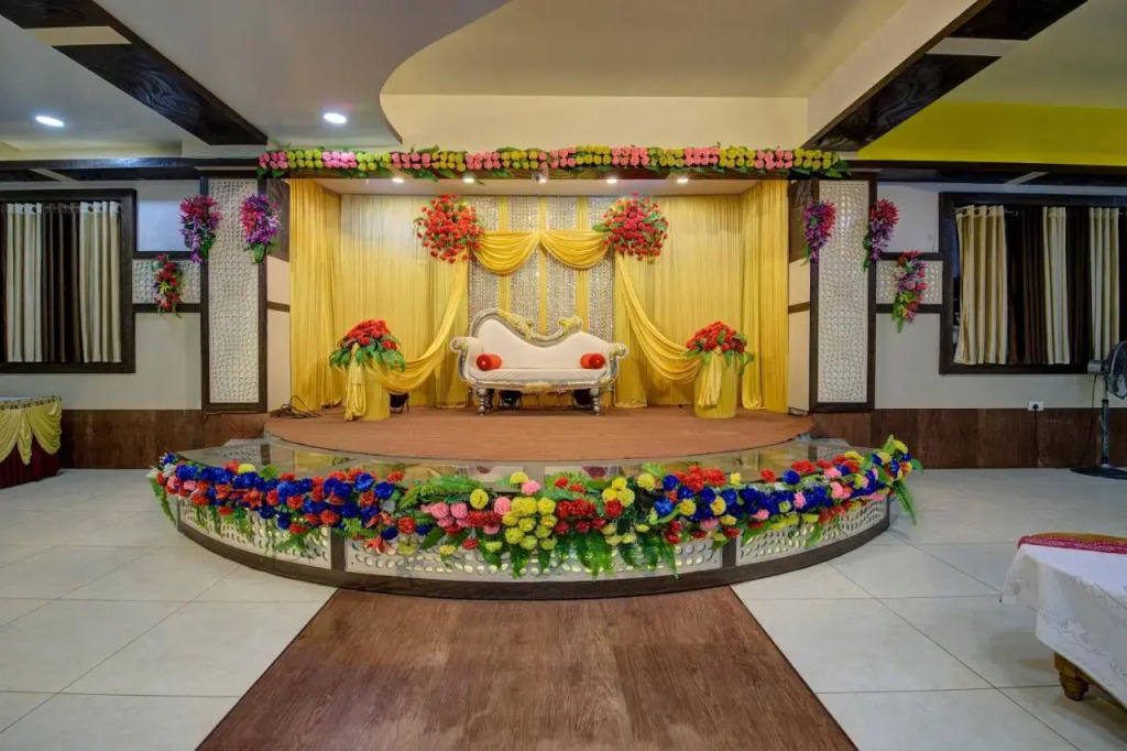 OYO 166 Madhuram