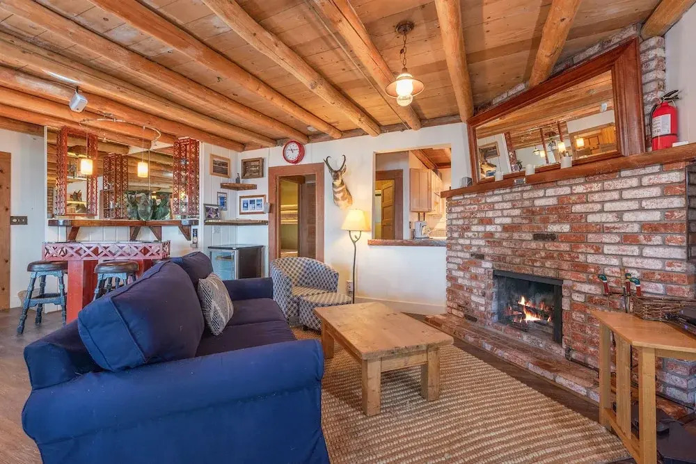 Dun Lookin - Private Hot Tub & Pier, Large Yard - 4 Bedroom Cabin