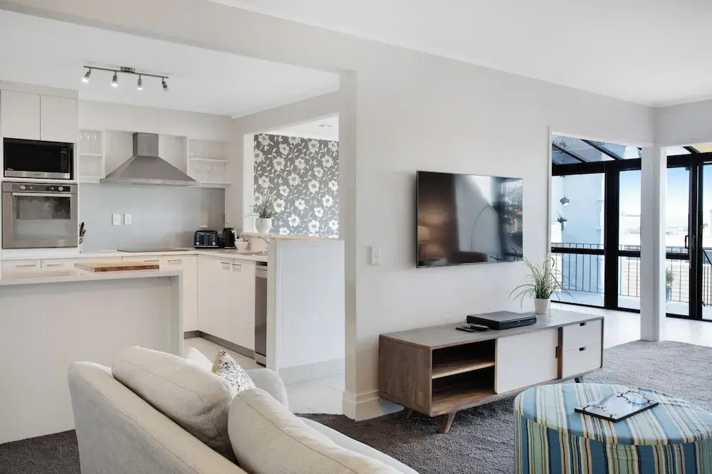Parnell Vista 2BR Apartment with Seaview