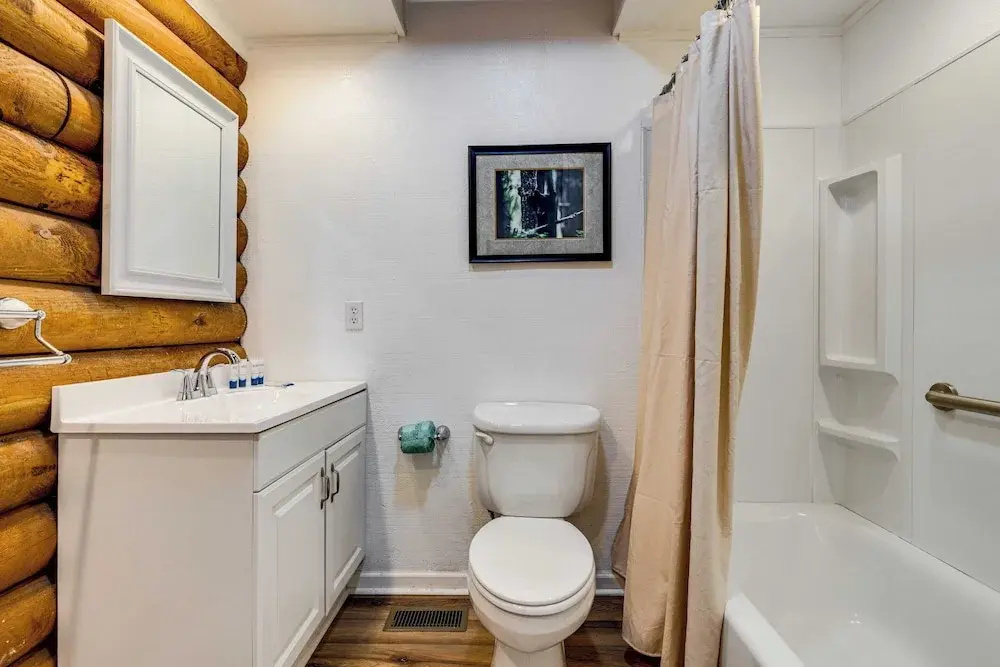 Artful Craftsman by Avantstay Sleeps 12 Hot Tub, Firepit, and Pond Gatlinburg + National Parks