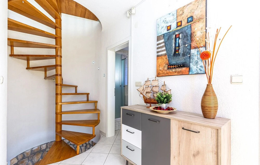 Stunning Home in Jadranovo With 5 Bedrooms, Jacuzzi and Wifi