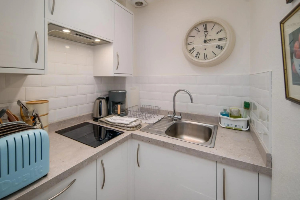 Trent Tops 3-bed penthouse apartment in West Cowes