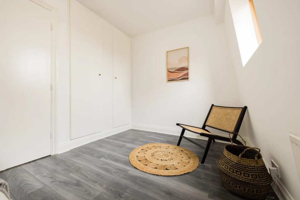 Contemporary 2 Bedroom Apartment in Shepherds Bush