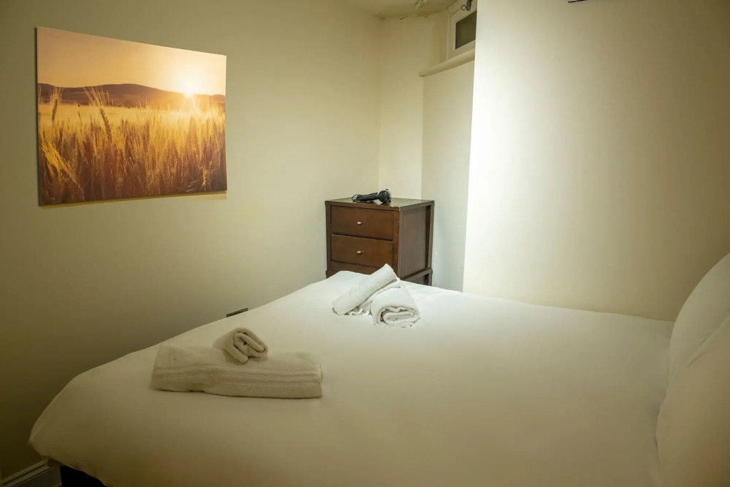 The Knighton Apartment by Paymán Club