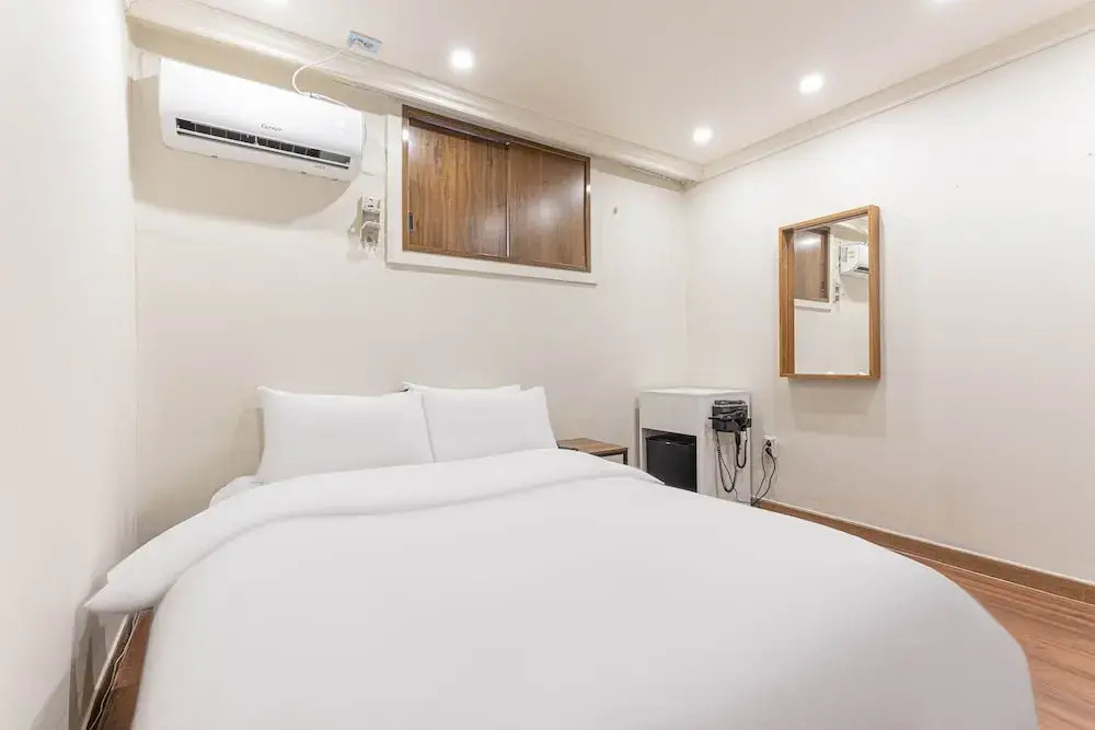 Film37.2 Hotel