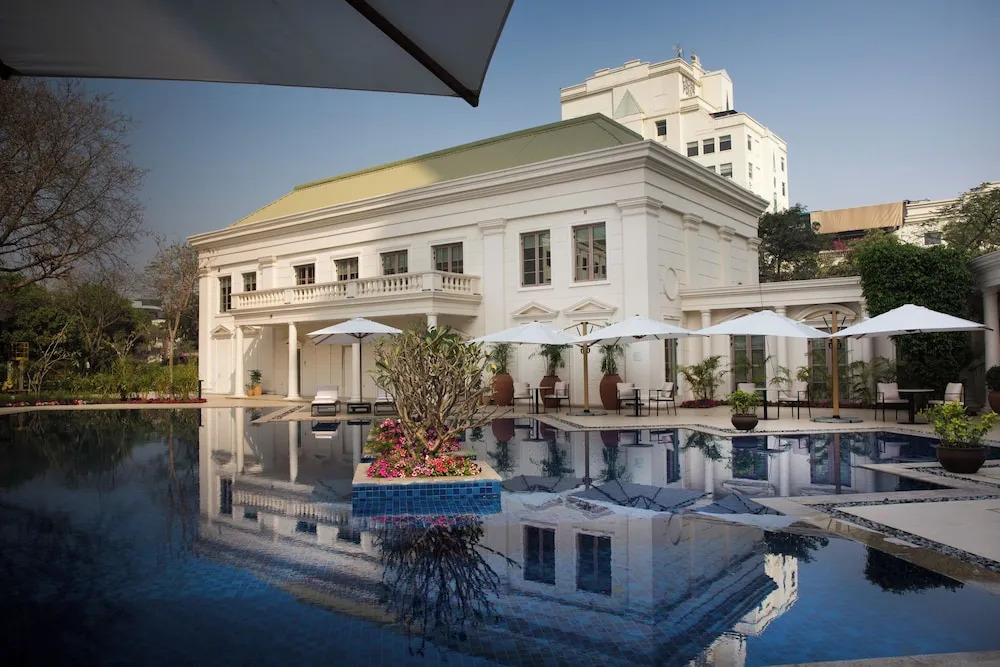 DLF Club 4