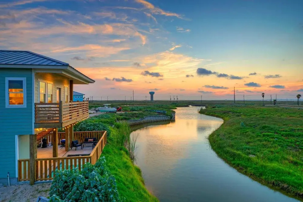 Boardwalk to the Beach, Water Canal View, Priv Pool Island Girl by Avantstay