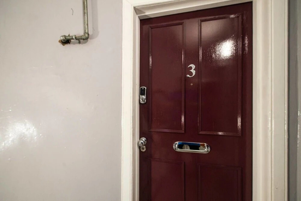 Beautifully Presented, Well Located, 2 bed apt