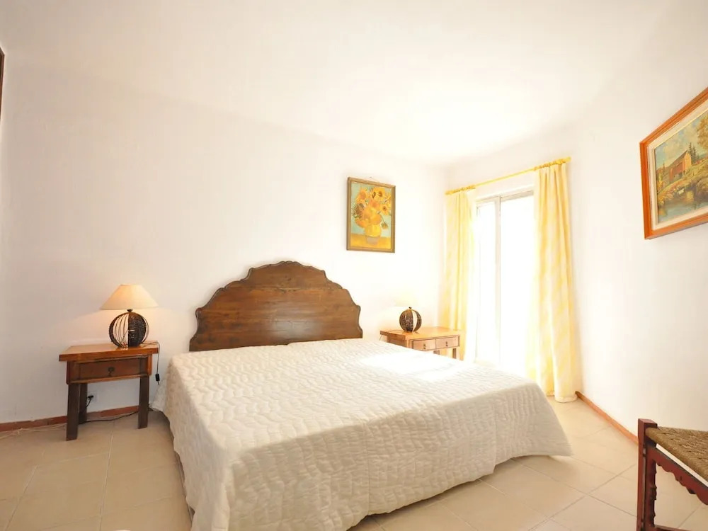 Beautiful Villa With Private Swimming Pool Near the Center of Vilamoura