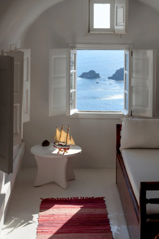 White House Villa with 3 bedrooms and amazing views at Oia