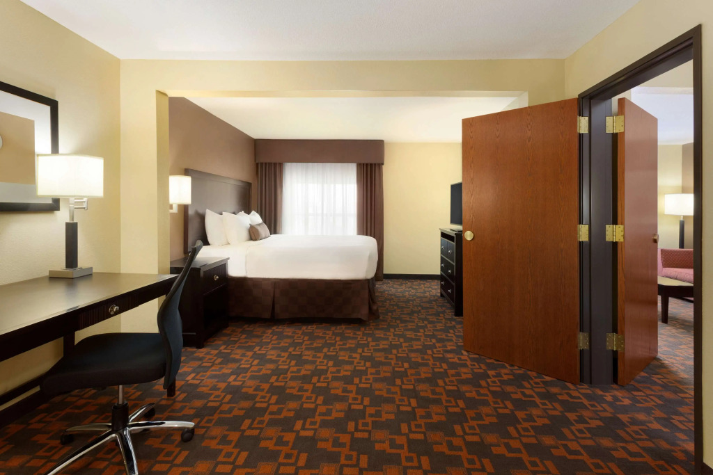 Townhome Inn & Suites by IHG