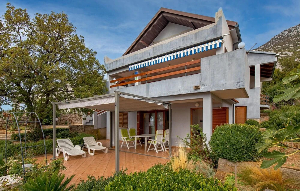 Nice Home in Karlobag With Wifi and 2 Bedrooms