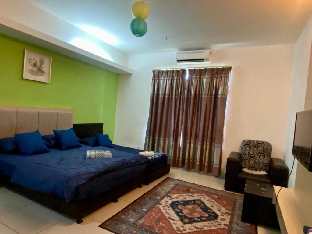 Private Studio Viana Court Service Apartment 2 with private parking