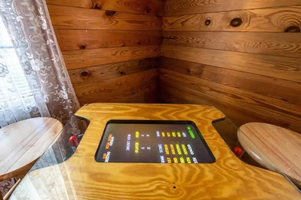 Beautiful View Log Cabin Fireplace Hot Tub Arcade Pool Fishing