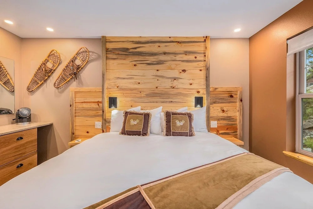 Solitude Gem Lake 203 - Estes Park 1 Bedroom Studio by RedAwning