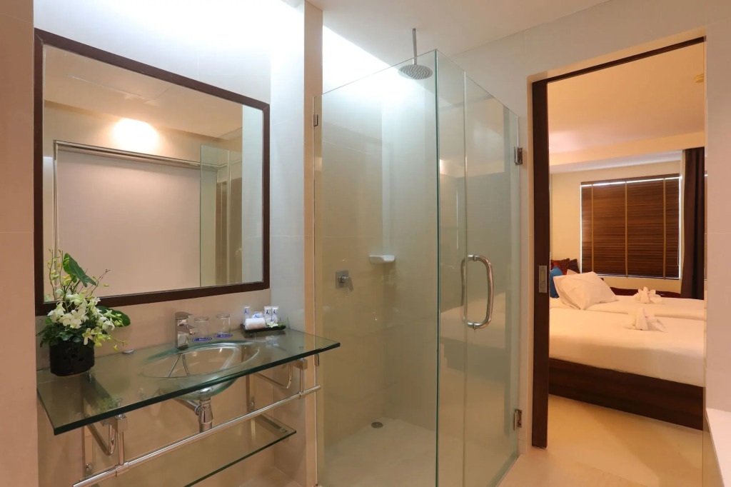 A2 Pool Resort, Phuket Town - scheduled shuttle to Phuket Old Town