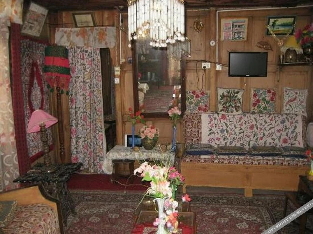 Royal Group Of Houseboats
