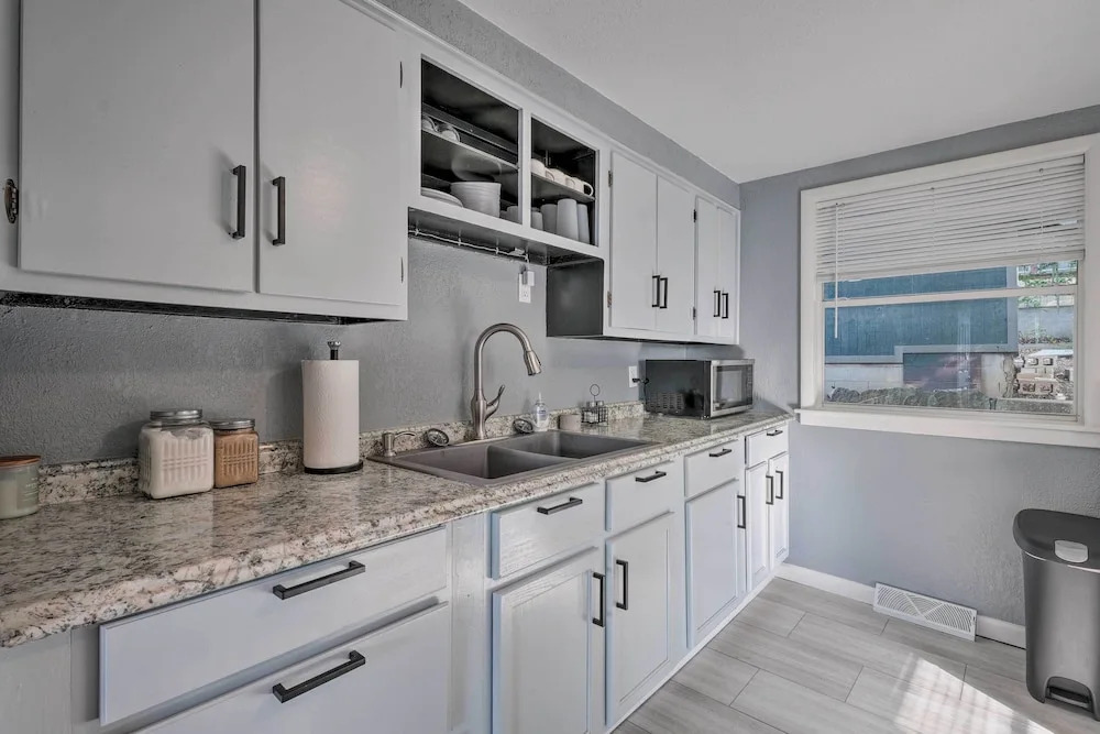 11 Mi to Dtwn Branson: Cottage in Rockaway Beach!