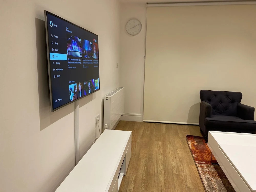 Stunning 2 Bed Apartment With Parking