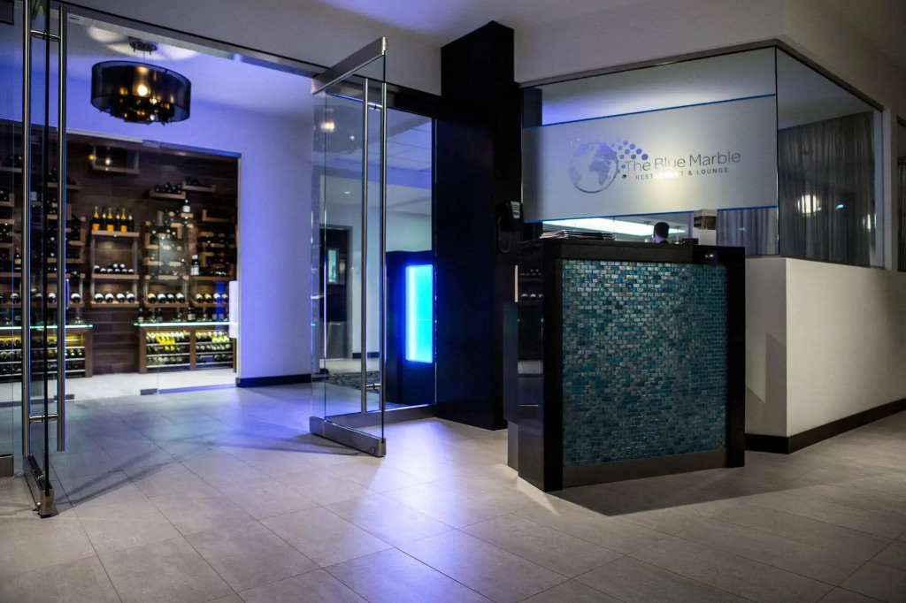 The Grand Winnipeg Airport Hotel by Lakeview