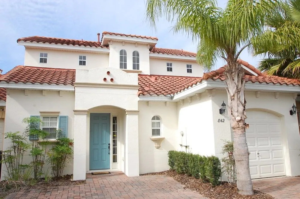 T842BD South 4 Br villa by RedAwning