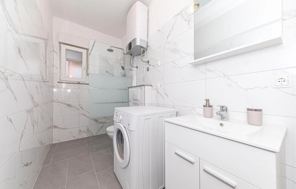 Beautiful Apartment in Kastel Sucurac With 3 Bedrooms and Wifi