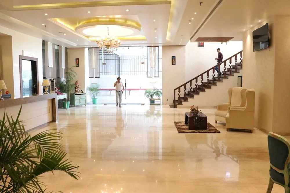 Palmdale Hotel & Resort