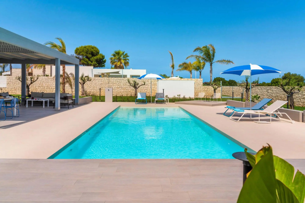 Lovely new villa with pool at walking distance from the beach-VILLA MARZAMEMI
