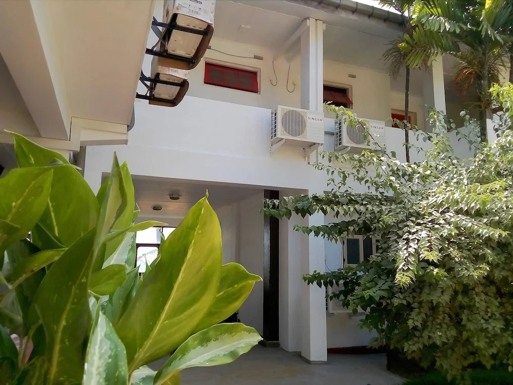 New SeaSide Inn Hikkaduwa