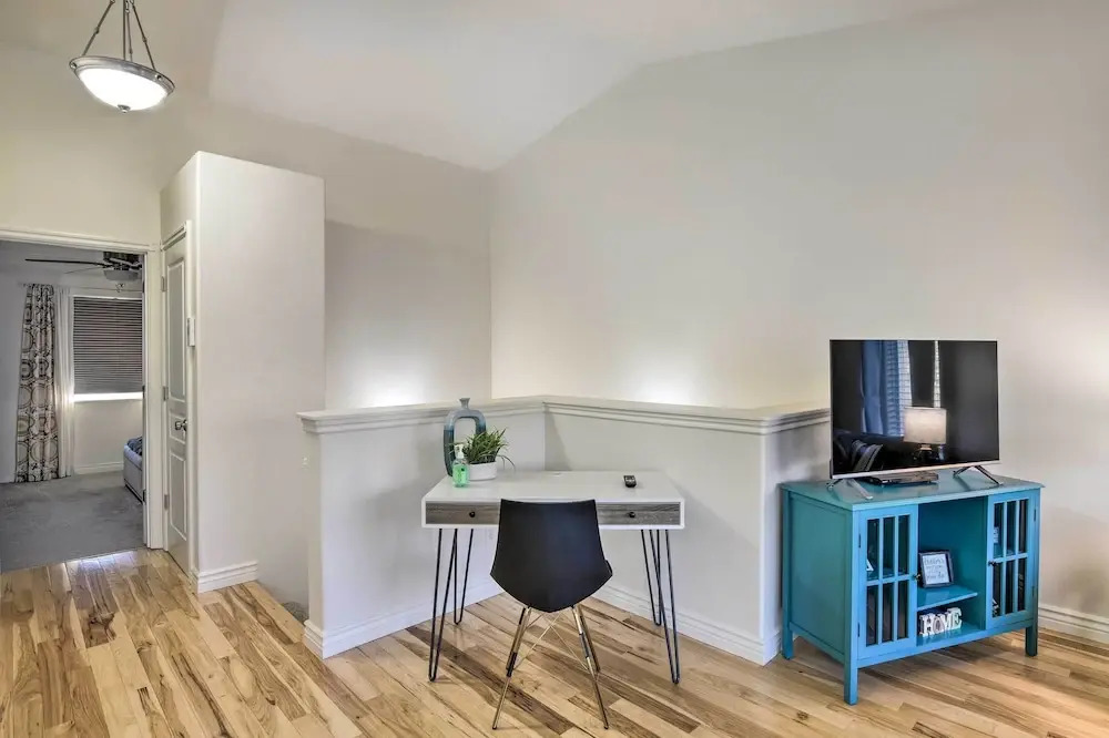 Stunning Anchorage Townhome ~ 5 Mi to Dtwn