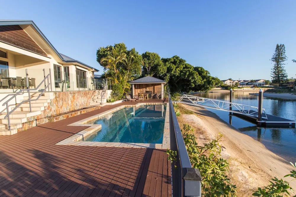 Maureen Waterfront Beach House