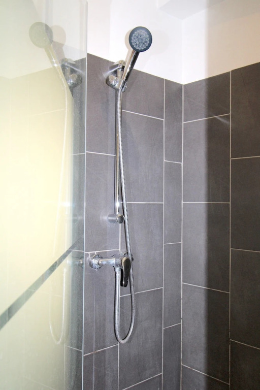 1 Chambre Latour Maubourg