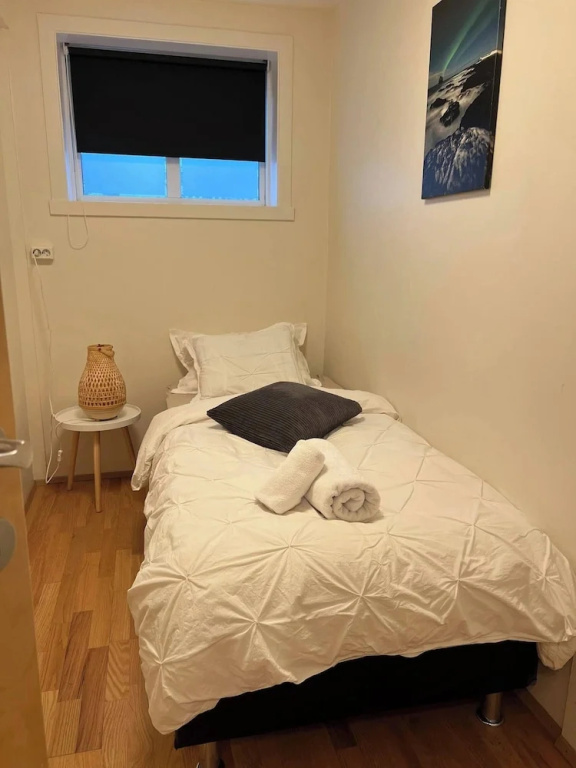 2 Bedroom Condo With Cheap Pick up Services