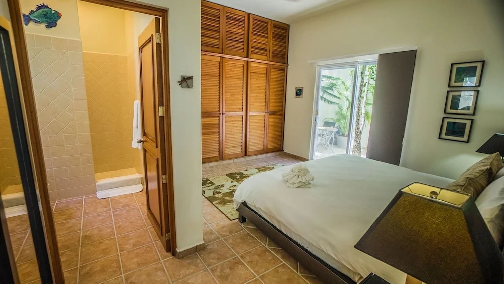 Romanina 1 Condo in the Heart of Playa del Carmen by RedAwning