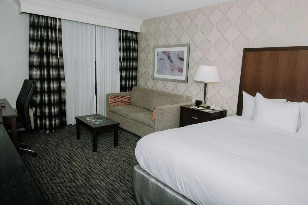 DoubleTree by Hilton Dearborn