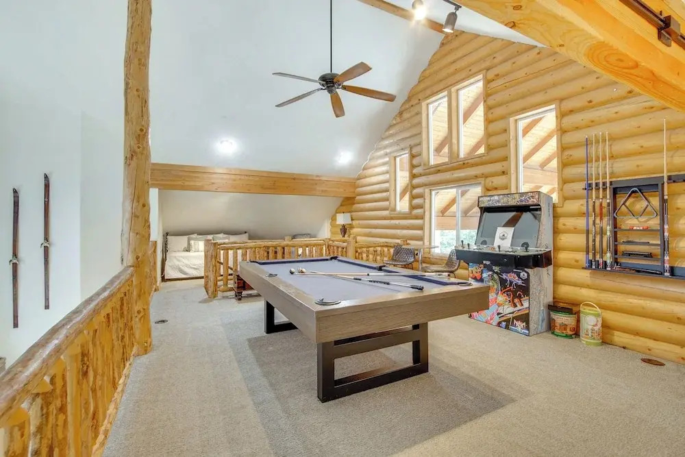 Hot Tub, Game Room! 3-story Brian Head Home