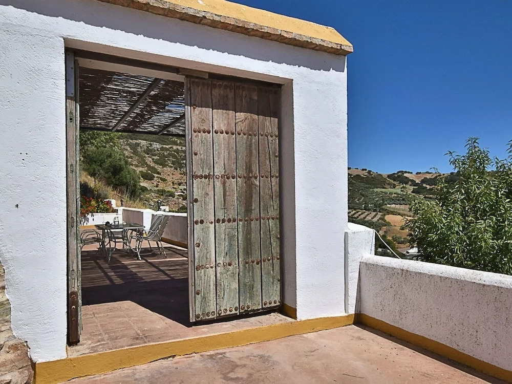 Authentic Country Home with Private Swimming Pool near Torcal de Antequera Nature Park