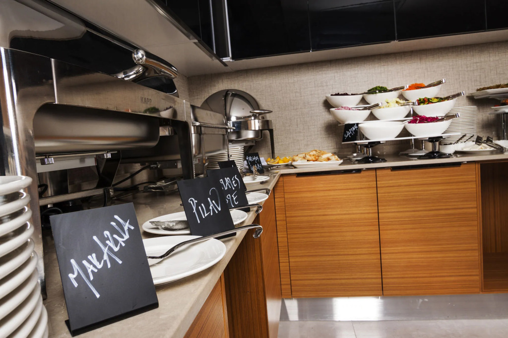 MAJURA HOTEL BUSINESS
