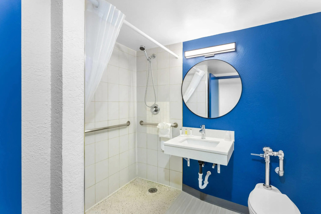 Super 8 by Wyndham Chicago IL