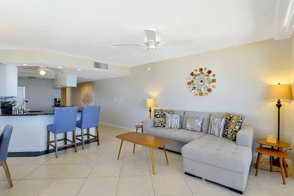 Inviting Beachfront Condo With Pool, spa and Views