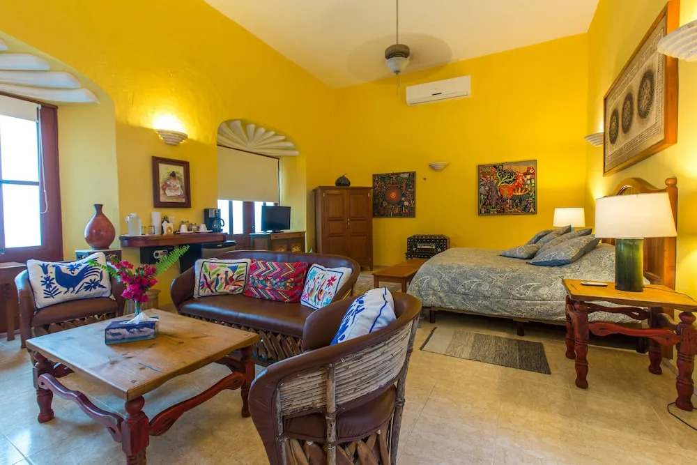 Casa Quetzal Hotel