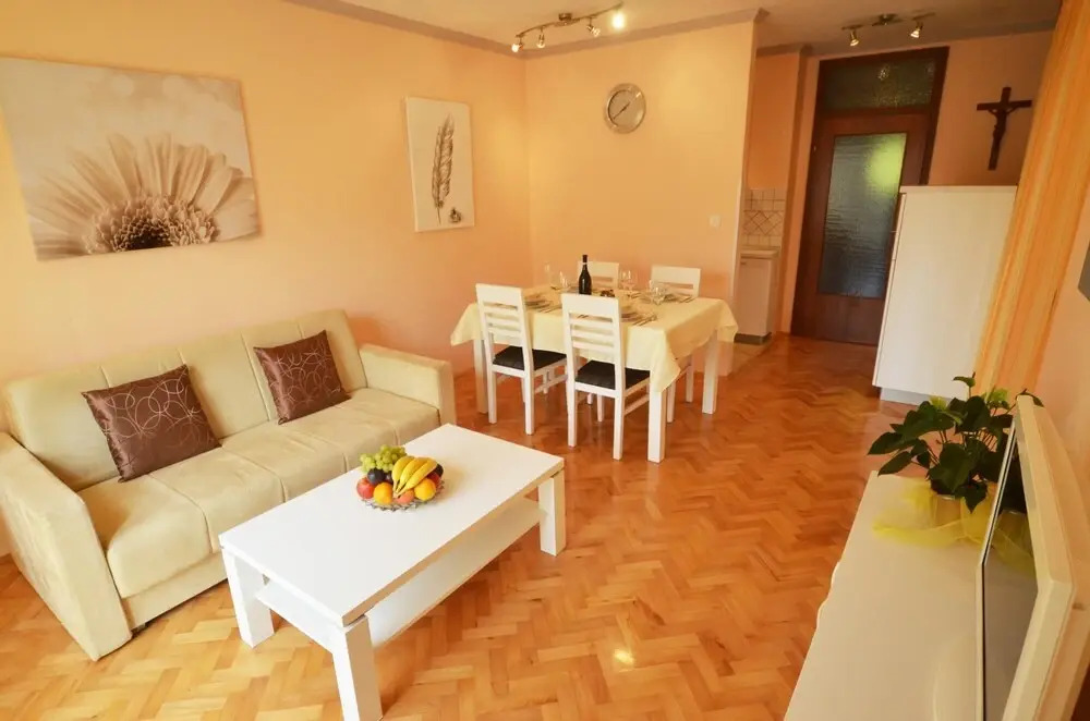 Bernardo in Rovinj With 1 Bedrooms and 1 Bathrooms