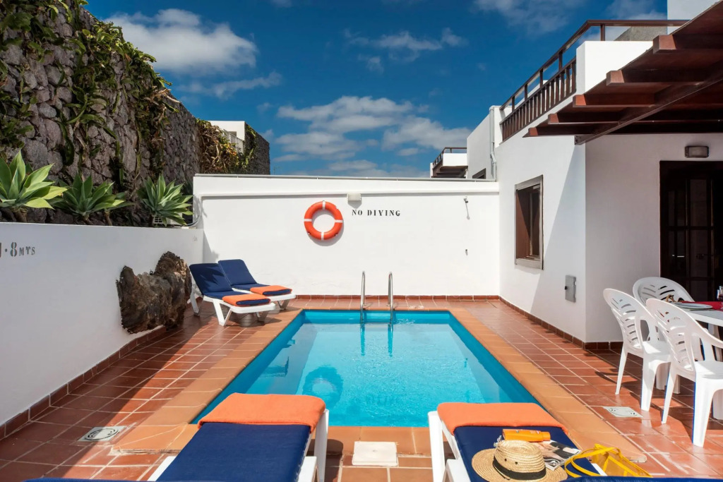 Villa Julianne 3 Heated Private Pool Walk to Beach A C Wifi Car Not Required - 2571