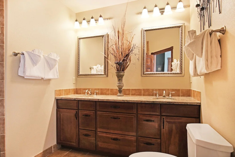 Mount Chiquita 10a 2 Bedroom Condo by RedAwning