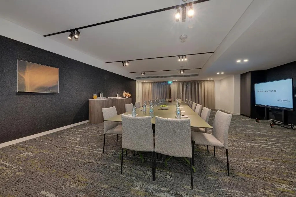Littomore Suites Kingswood