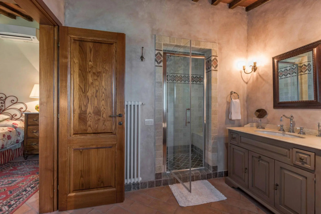5 bedrooms villa in the Chianti region with private swimming poo, A/C and Wi-Fi-Podere Erica