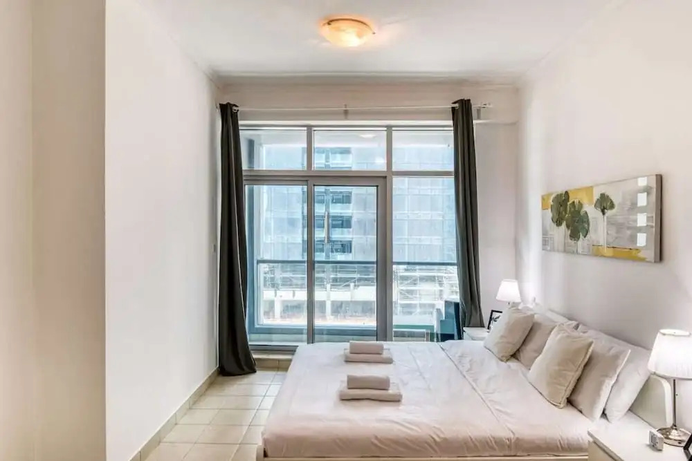 Spacious and Bright Apt in the Heart of Marina!