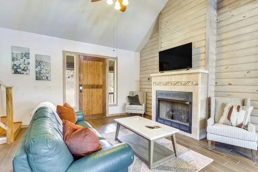 Spacious Cabin w/ Views, Near Lake Lawtonka!