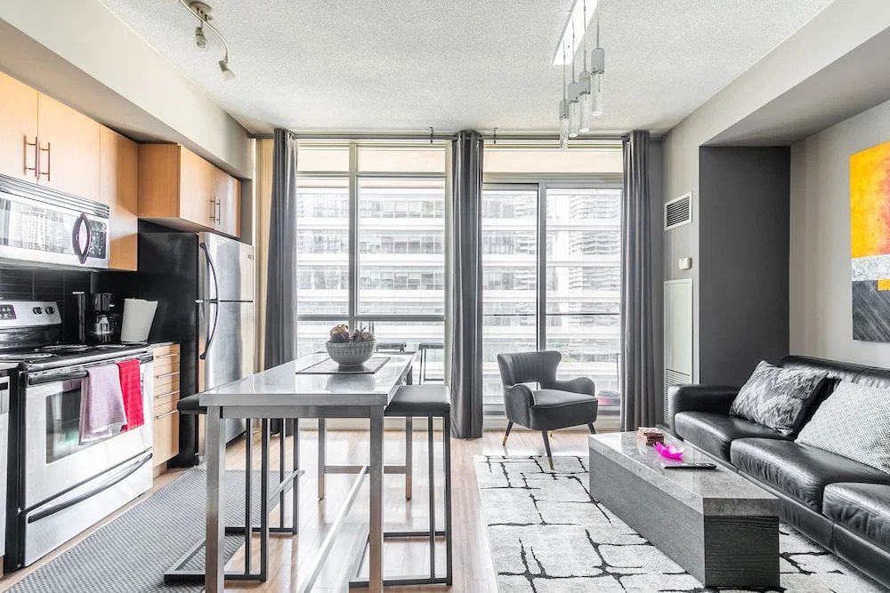 Newly Designed 1BR Executive Suite Great Location